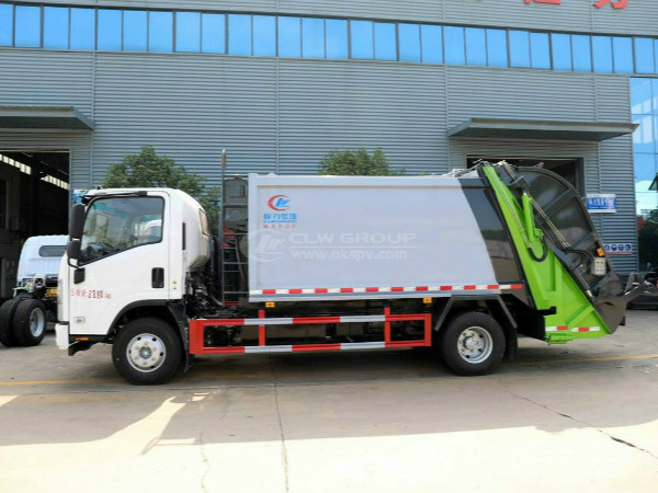 compartment of isuzu garbage truck