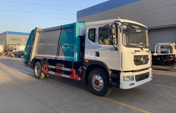 SINOTRUK HOWO 4 CBM Rear Compactor Garbage truck