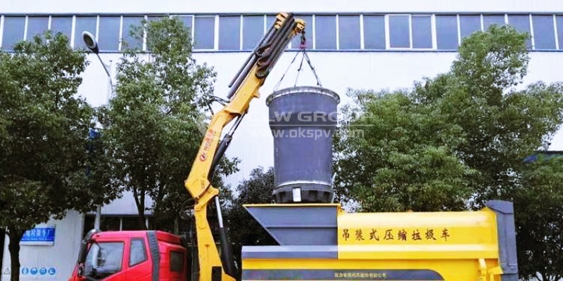 compactor garbage truck with crane 2