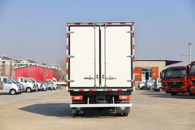 Foton 4x2 4200mm Container Refrigerated Truck