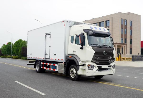 Sinotruk 4*2 6.8m Refrigerator Cargo Truck